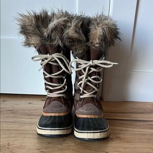 Sorel Brown Lace Up Boots with Faux Fur